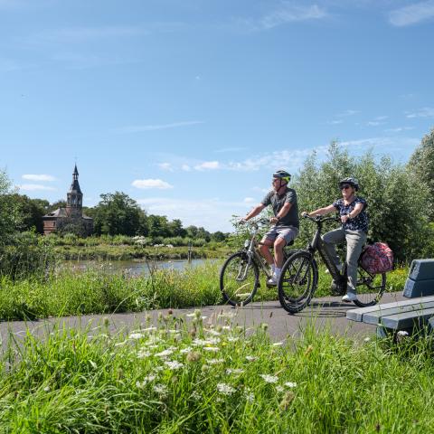 Fietsen langs het water